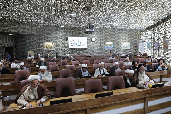 تصاوی/ تجلیل و تکریم روحانیون رزمنده دوران دفاع مقدس استان فارس