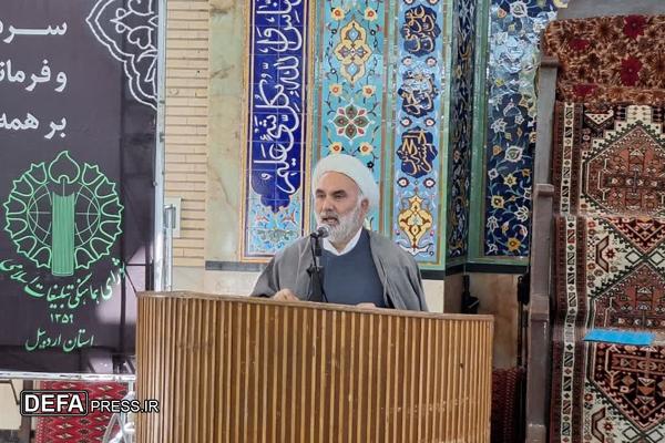 شهدای مقاومت عزتمندانه زندگی کرده و تن به ذلت ندادند