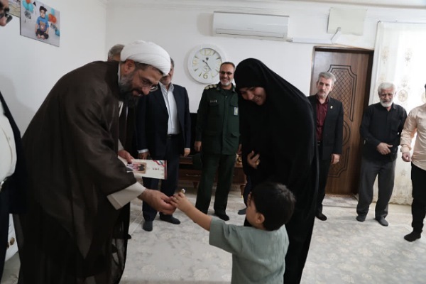 تجلیل نماینده ولی فقیه در استان همدان با خانواده شهدای آتش‌نشان + تصاویر