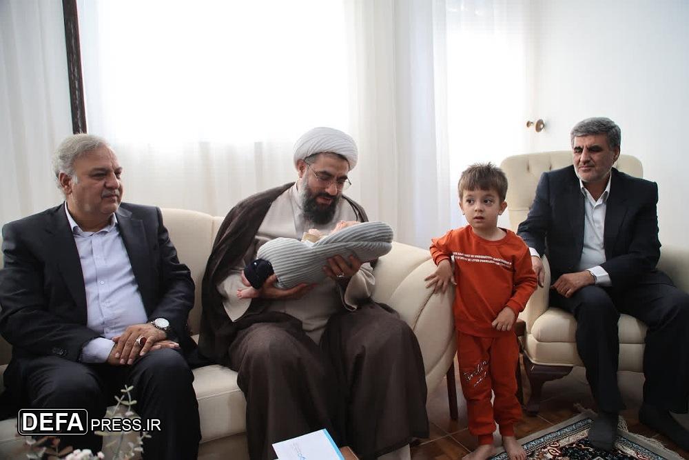 تجلیل نماینده ولی فقیه در استان همدان با خانواده شهدای آتش‌نشان + تصاویر