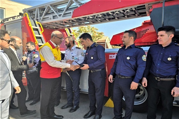 آتش نشانان کسانی هستند که در سخت‌ترین شرایط، جان و مال مردم را در اولویت قرار می‌دهند