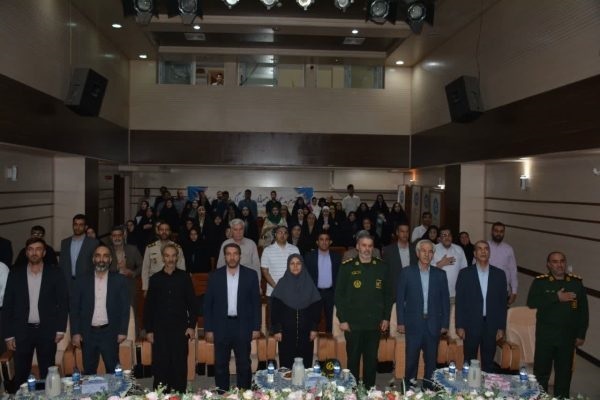 محفل شعر «لاله‌های سرخ» در کرمانشاه برگزار شد