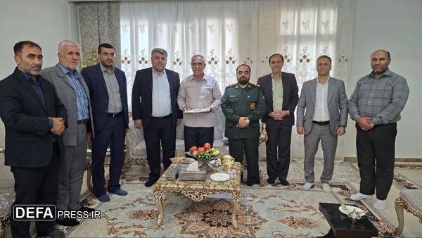 دیدار فرماندار ساوجبلاغ با خانواده‌های معظم شهدا و ایثارگران در هفته دفاع مقدس