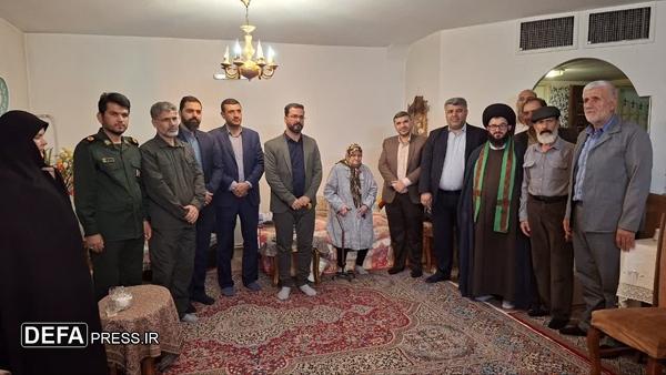 دیدار فرماندار ساوجبلاغ با خانواده‌های معظم شهدا و ایثارگران در هفته دفاع مقدس