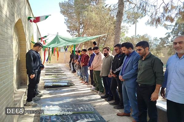 تجدید میثاق معلمان و دانش‌آموزان هنرستان امیرکبیر گلسار با شهدای دفاع مقدس و شهدای جنگ ۱۲ روزه