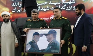 تصاویر/گرامیداشت اولین سالگرد شهادت سیدحسن نصرالله در بندر دیر