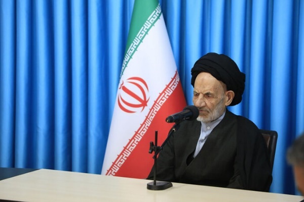 آسیب‌های جامعه امروز ناشی از فاصله گرفتن از قرآن است