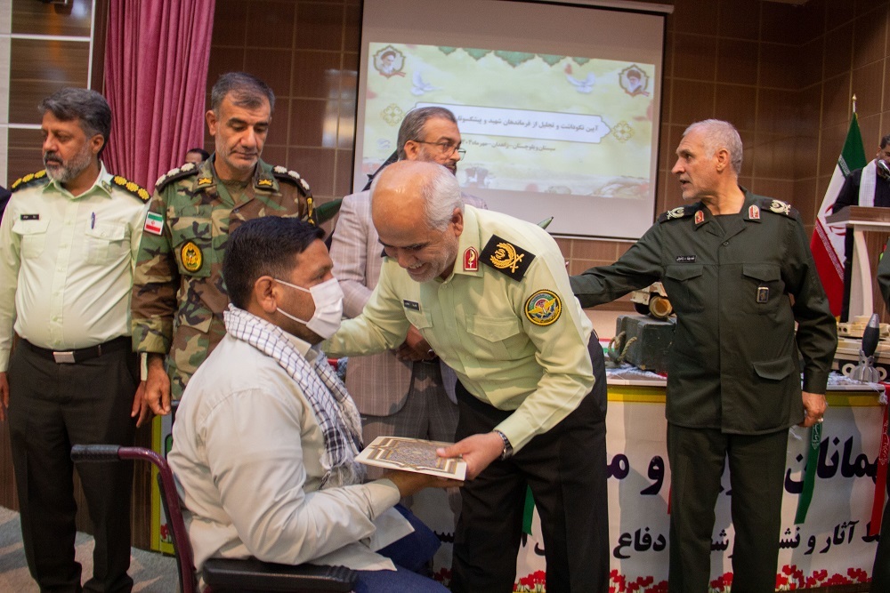 تصاویر / ششمین آیین تجلیل و تکریم از پیشکسوتان دفاع مقدس و مقاومت در زاهدان برگزار شد