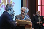 نشان درجه‌ یک هنری به «جعفر دهقان» اهدا شد