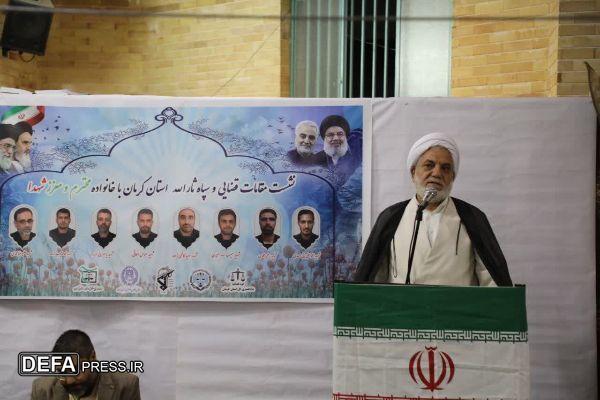 شهدا با جان‌فشانی خود عزت ملت را تضمین کردند