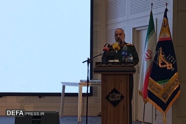 سردار کرمی: امروز جبهه باطل با همه توان به میدان آمده است/ اگر یک سری تجهیزات پیشرفته از دشمن دیدیم نباید عقب بکشیم