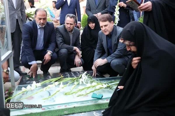 معاون سیاسی وزیر کشور در کرمان به شهید حاج‌قاسم سلیمانی ادای احترام کرد