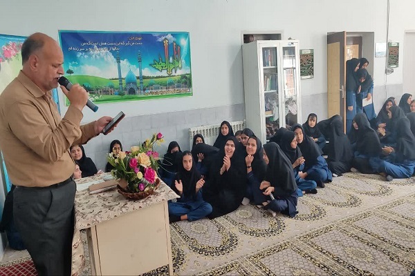 پاسداشت میلاد حضرت زینب (س) با برگزاری مراسم جشن در دبیرستان بافق+تصاویر