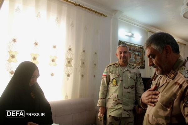 دیدار رئیس بازرسی مرزبانی با خانواده شهید «امیرمحمد امیری» در شهرستان مرزی درگز