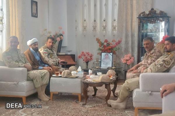 دیدار رئیس بازرسی مرزبانی با خانواده شهید «امیرمحمد امیری» در شهرستان مرزی درگز