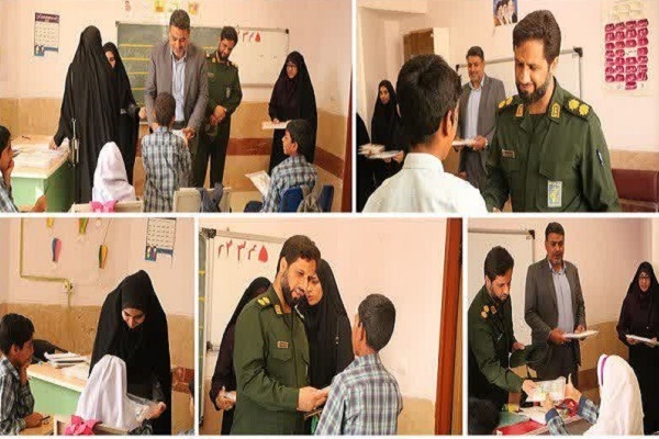 اهدای لوازم‌التحریر به دانش‌آموزان مدرسه استثنایی فهرج