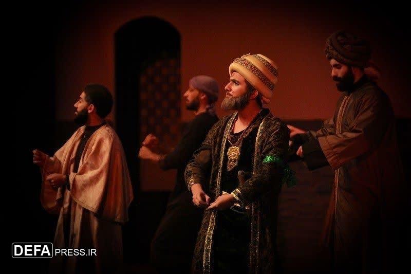 «آن دوازده نفر» روی صحنه می‌رود