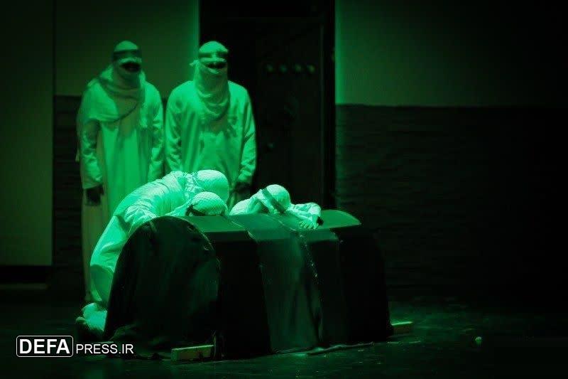 «آن دوازده نفر» روی صحنه می‌رود