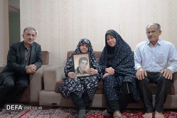 دیدار اعضای کارگروه تاریخ شفاهی دفاع مقدس آمل با مادر شهید «کیانی»