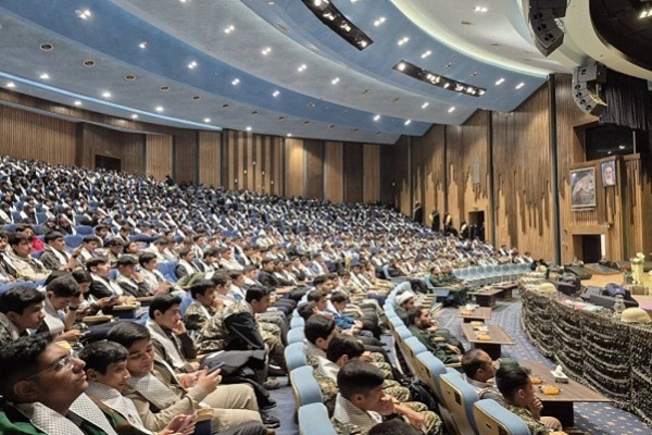 برگزاری تحلیف ۹۰۰ فرمانده بسیج دانش‌آموزی مشهد