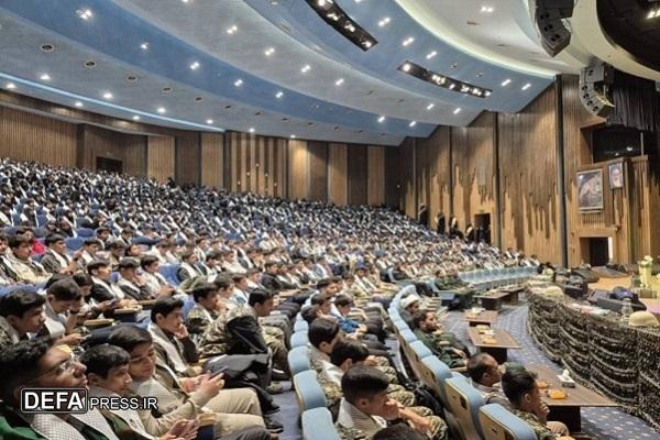برگزاری تحلیف ۹۰۰ فرمانده بسیج دانش‌آموزی مشهد