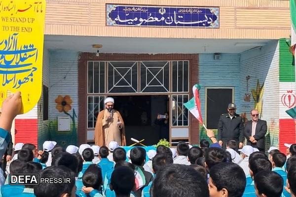 حضور معنوی در روز دانش‌آموز؛ دبستان سعدی بیرجند میزبان پلیس بود