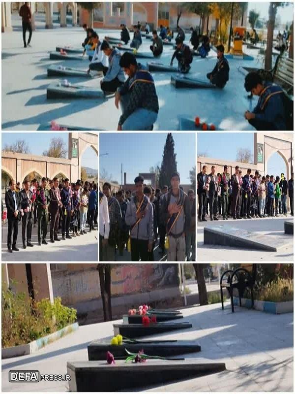 گلباران قبور مطهر شهدا به مناسبت هفته بسیج دانش‌آموزی در شهرستان بافت