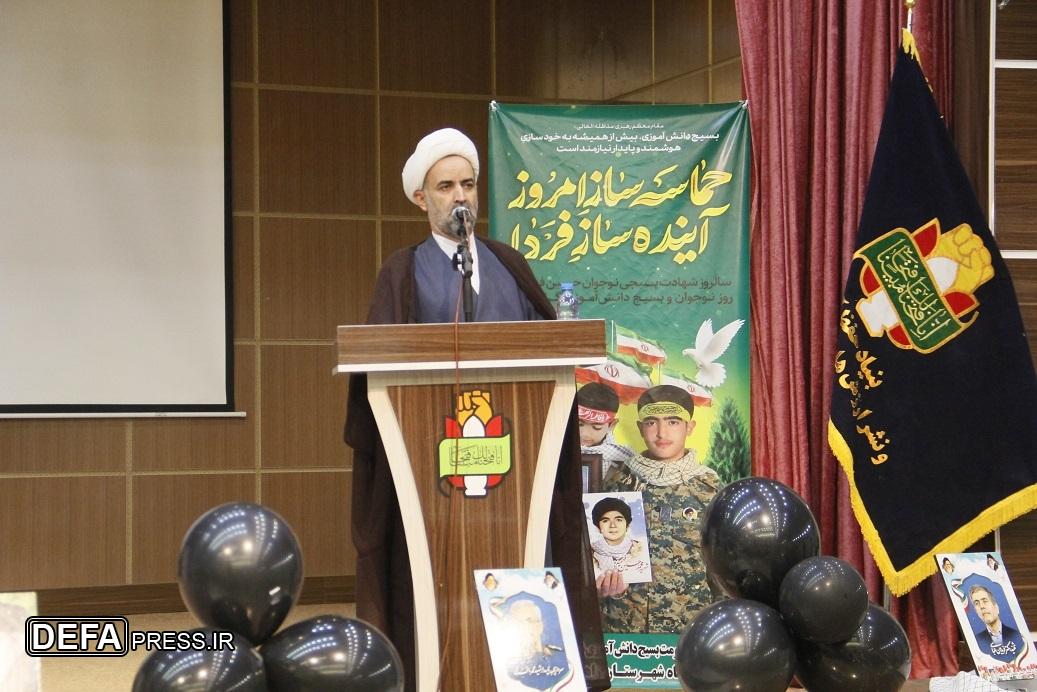 دانشآموزان با علم و حجاب، کلاه آهنین مقابله با جنگ نرم دشمن هستند دانشآموزان با علم و حجاب، کلاه آهنین مقابله با جنگ نرم دشمن هستند