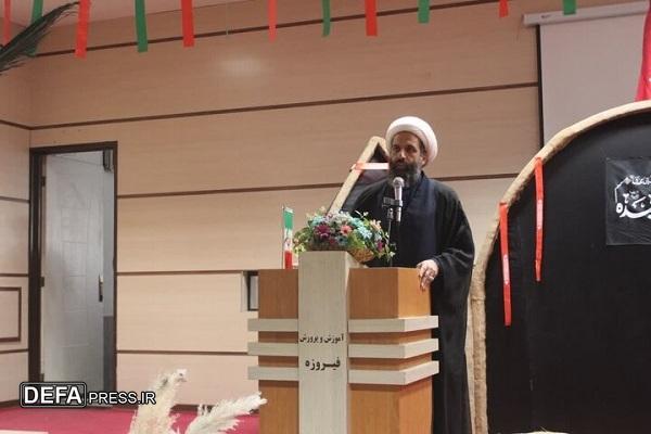 امروز نوجوانان در میدان نبرد رسانه‌ای قرار دارند