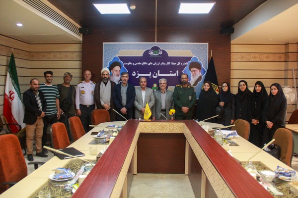 تصاویر/ نشست خبری مدیرکل حفظ آثار و نشر ارزش های دفاع مقدس و مقاومت استان یزد با اصحاب رسانه