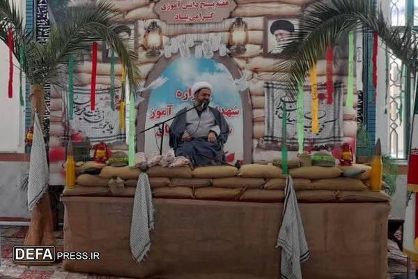 استکبار هرگز تغییر نکرده، فقط لباس عوض کرده ؛ دیروز با تانک، امروز با تحریم، فردا با جنگ نرم