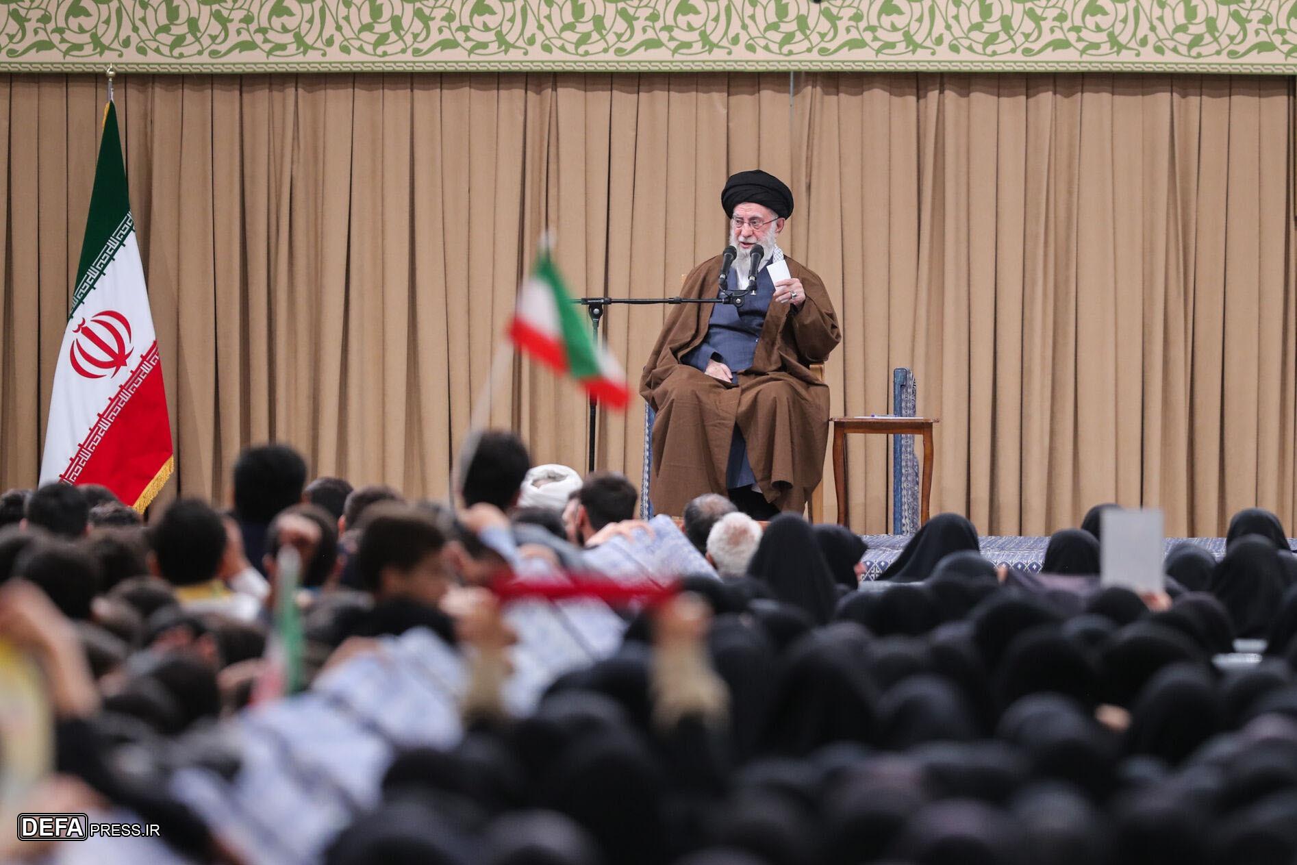 امام خامنهای: سیزده آبان روز افتخار و پیروزی است/ تسخیر سفارت هویت حقیقی دولت آمریکا را روشن کرد امام خامنهای: سیزده آبان روز افتخار و پیروزی است/ تسخیر سفارت هویت حقیقی دولت آمریکا را روشن کرد