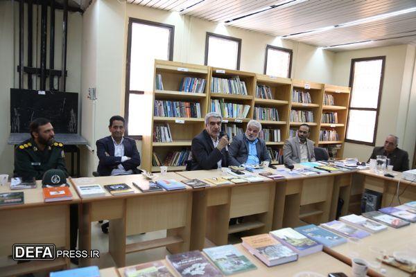 روایت حماسهٔ گردان ۴۰۸ غواص در نشست ادبی دفاع‌مقدس کرمان+تصاویر