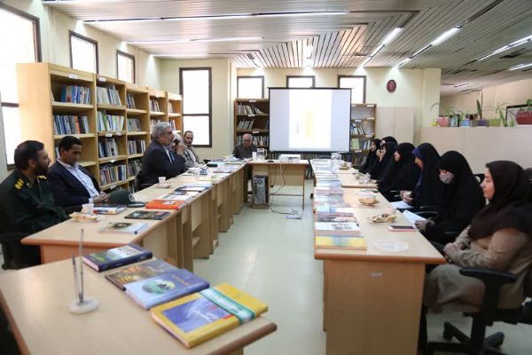 روایت حماسهٔ گردان ۴۰۸ غواص در نشست ادبی دفاع‌مقدس کرمان+تصاویر