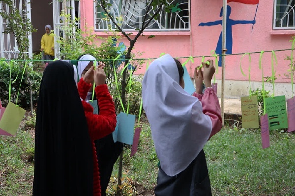 ویژه‌برنامه «به رنگ مدرسه به عطر دانایی» در رشت برگزار شد