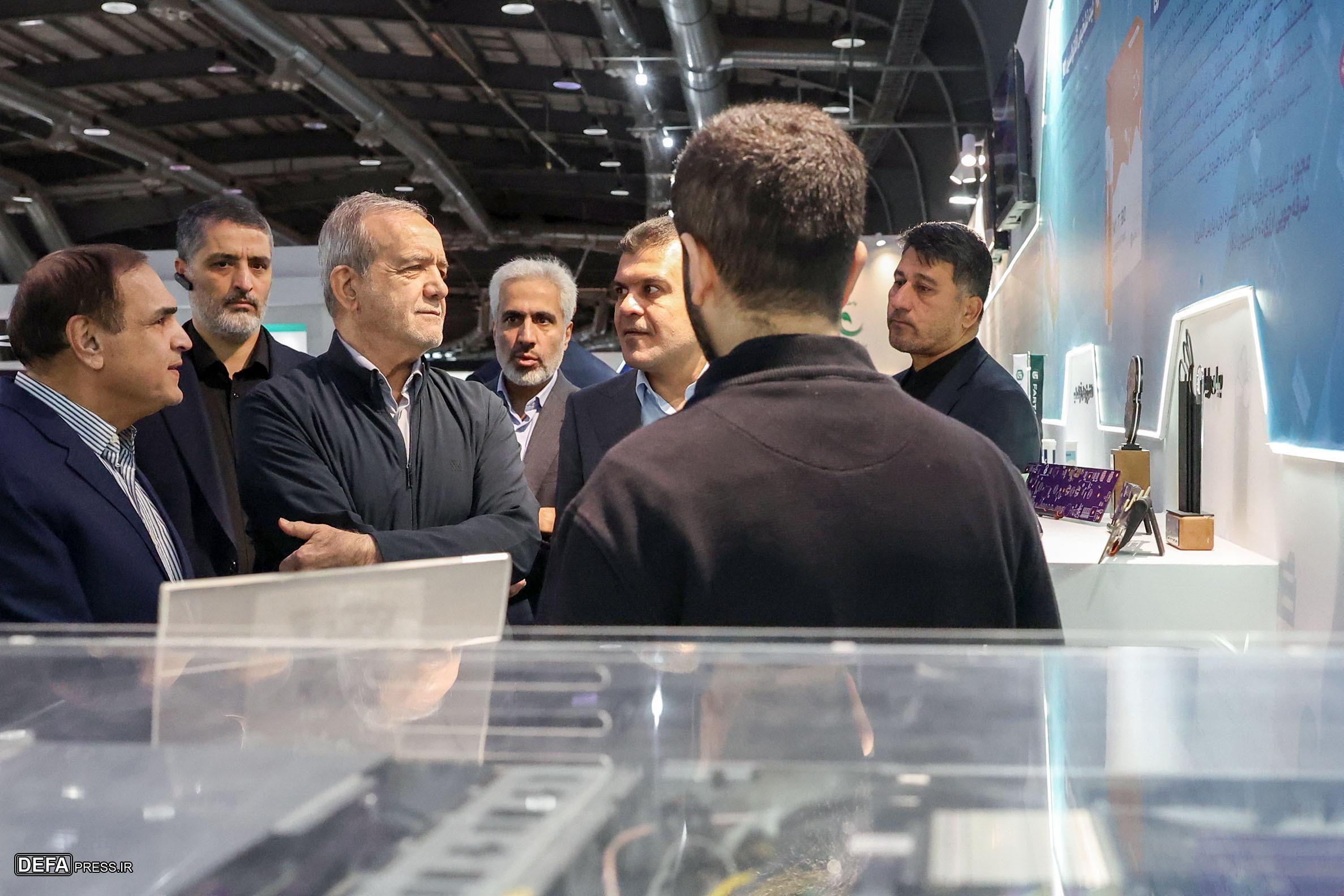 پزشکیان: باید نسبت به ارتقای کیفیت و صادرات محصولات فناورانه اقدام کنیم پزشکیان: باید نسبت به ارتقای کیفیت و صادرات محصولات فناورانه اقدام کنیم