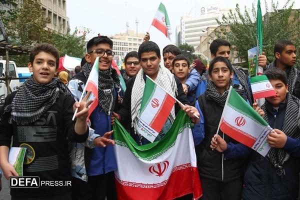 ۱۳ آبان نماد غیرت و خودباوری دانشآموزان ایرانی ۱۳ آبان نماد غیرت و خودباوری دانشآموزان ایرانی