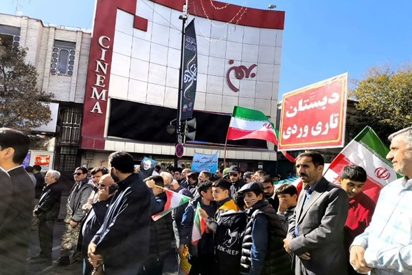 نسل امروز دانش‌آموزان با بصیرت، مقابل دشمن ایستادند