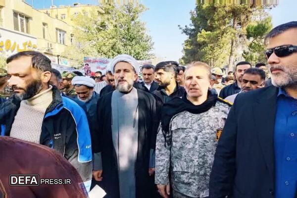 فریاد استکبارستیزی مردم قزوین، ادامه راه شهیدان است فریاد استکبارستیزی مردم قزوین، ادامه راه شهیدان است