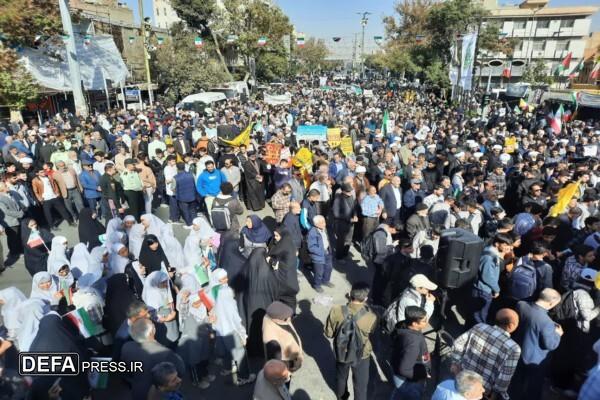 فریاد استکبارستیزی مردم قزوین، ادامه راه شهیدان است فریاد استکبارستیزی مردم قزوین، ادامه راه شهیدان است