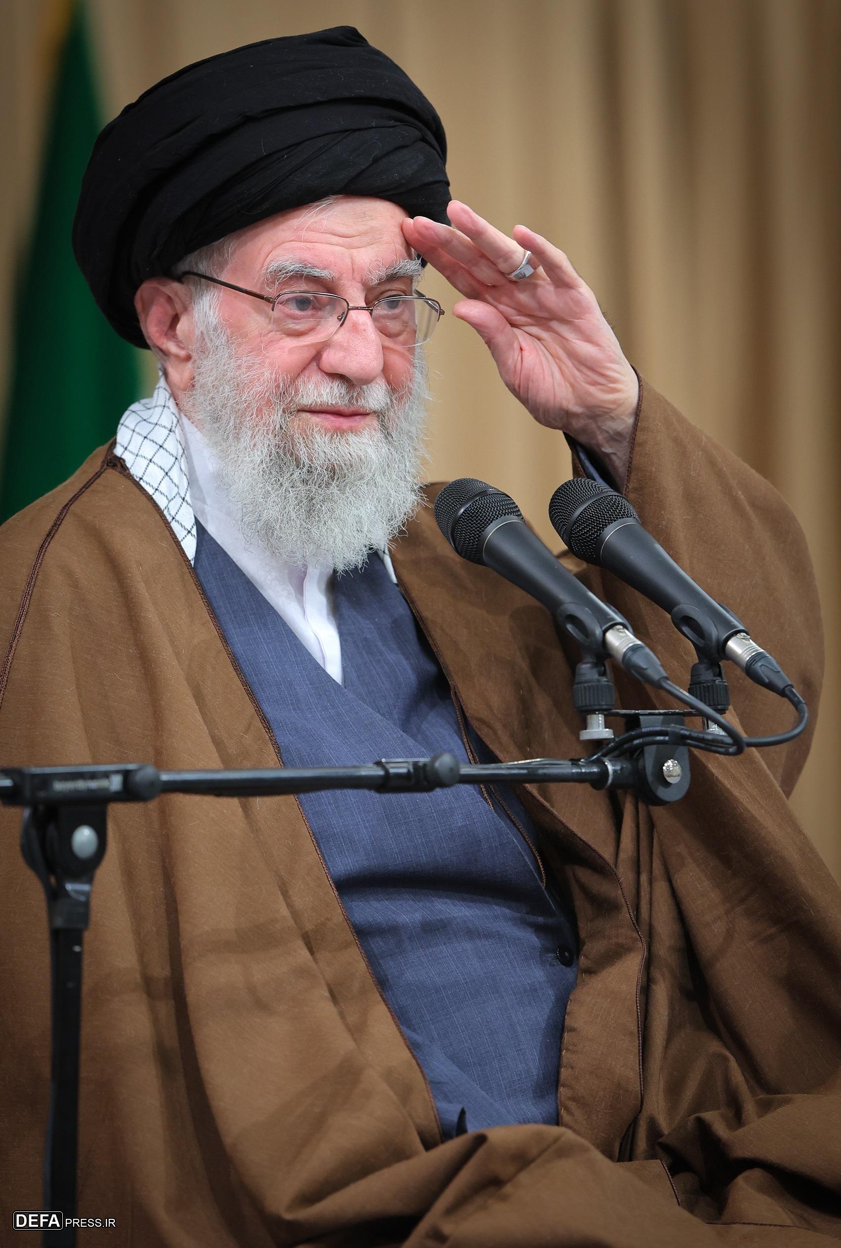 سلام ویژه رهبر معظم انقلاب و دانش‌اموزان به یکدیگر+ تصاویر