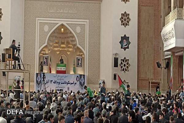 ملت ایران فریب لبخندهای دروغین استکبار را نمی‌خورد