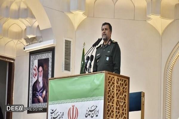 ملت ایران فریب لبخندهای دروغین استکبار را نمی‌خورد