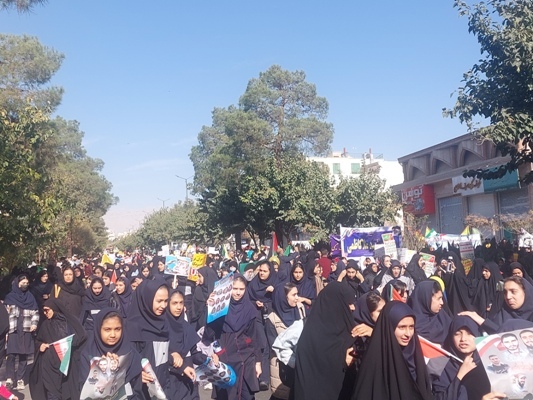 راهپیمایی روز دانش‌آموز در سمنان برگزار شد