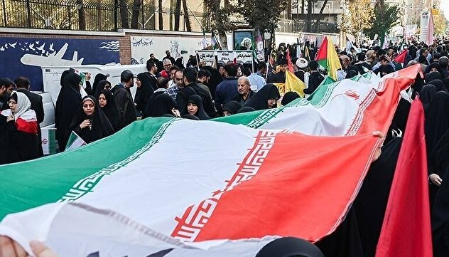 فیلم/ راهپیمایی یوم‌الله ۱۳ آبان در پایتخت/ نمایش موشک و سانتریفیوژهای ایرانی در حاشیه راهپیمایی