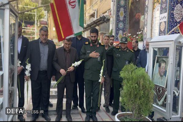 حضور سردار «حسن‌پور» در گلزار شهدای کرمان هم‌زمان با آغاز اجلاسیه شهدای اصناف+تصاویر