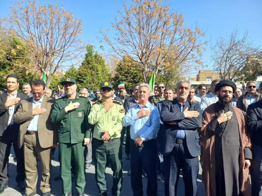 فیلم|حضور بی‌نظیر و حماسی دانش‌آموزان گرمسار و ایوانکی در ۱۳ آبان