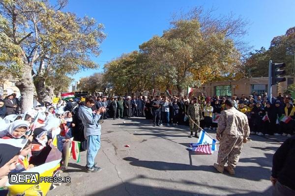 دیار گروس هم‌زمان با سراسر کشور پایبندی به ارزش‌ها و استکبارستیزی را به نمایش گذاشت