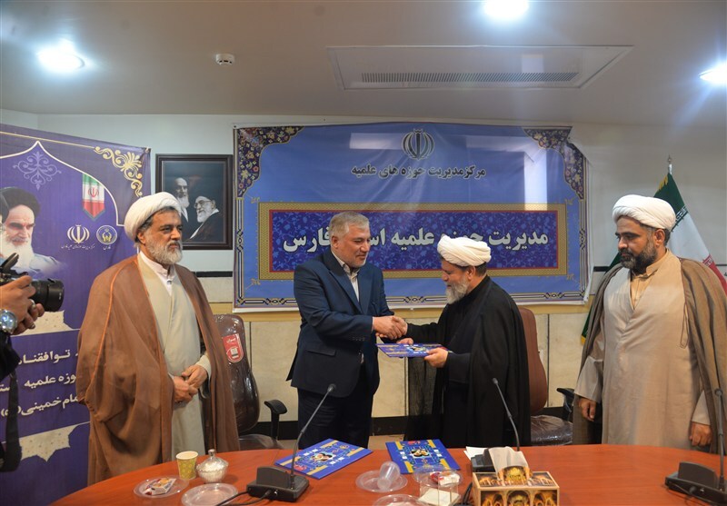 امضای نخستین تفاهم‌نامه همکاری میان حوزه علمیه و کمیته امداد فارس