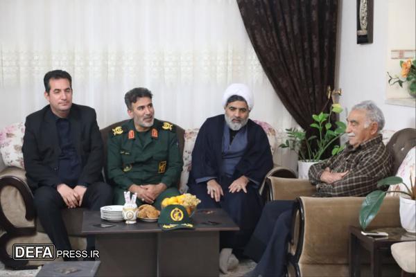 دیدار با خانواده شهید دانش آموز خراسان‌شمالی در قالب رزمایش رهروان راه شهدا